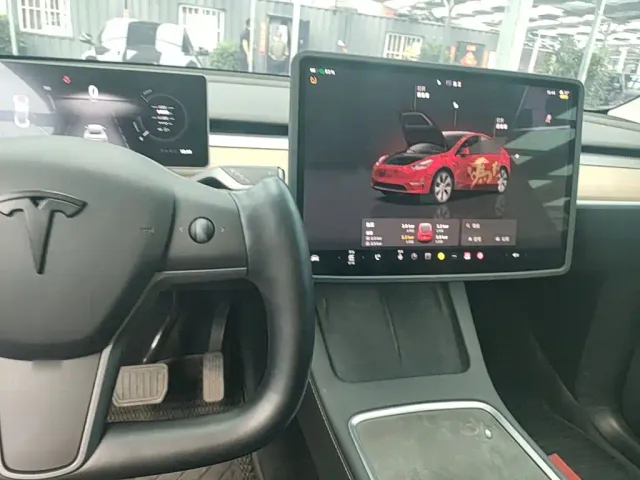 Tesla Model Y — Фото автомобиля 9