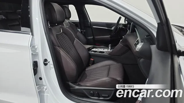 Genesis G70 New — Фото автомобиля 16