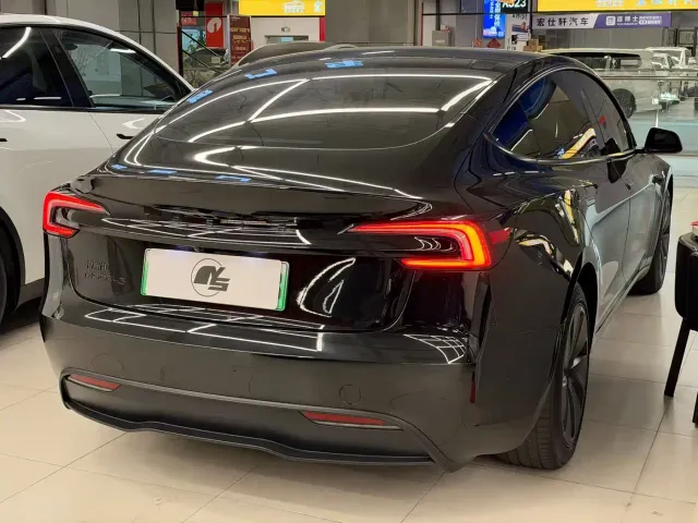 Tesla Model 3 — Фото автомобиля 3