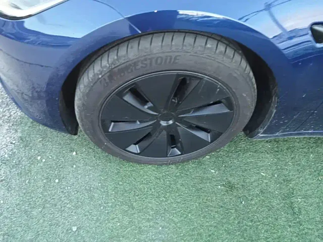 Tesla Model 3 — Фото автомобиля 22