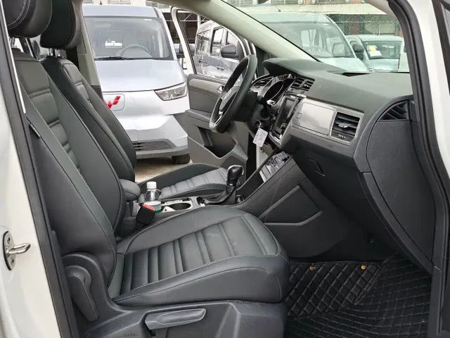 Volkswagen Touran — Фото автомобиля 7
