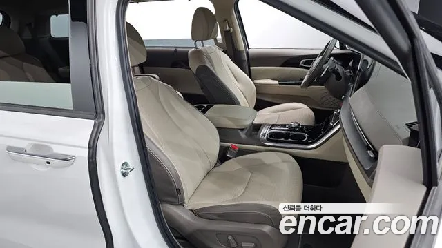Kia Carnival Generation 4 — Фото автомобиля 16