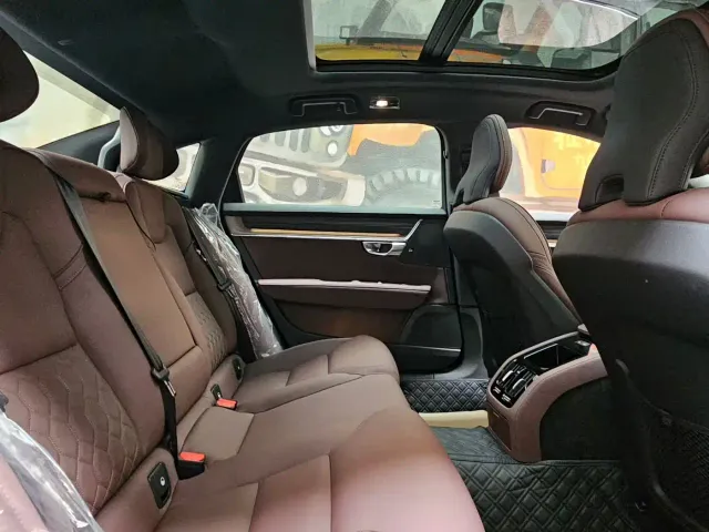 Volvo S90 — Фото автомобиля 10
