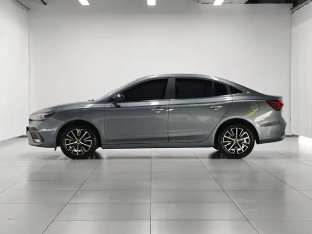 Roewe i5 — Фото автомобиля 2