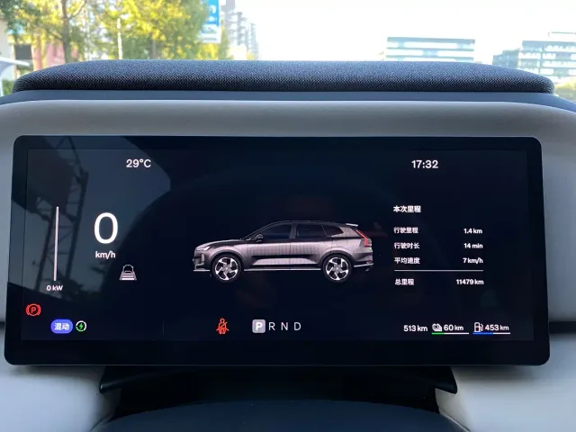 Volvo XC70 Plug-in Hybrid — Фото автомобиля 8