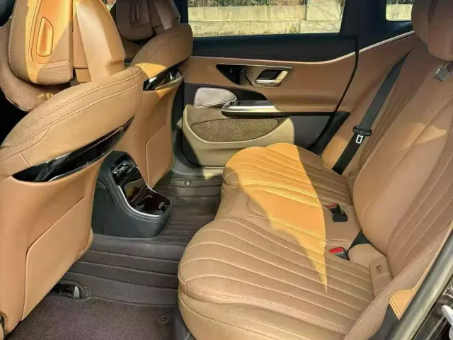 Mercedes-Benz E-Class — Фото автомобиля 5
