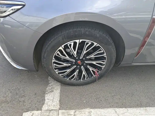Hongqi H5 — Фото автомобиля 22