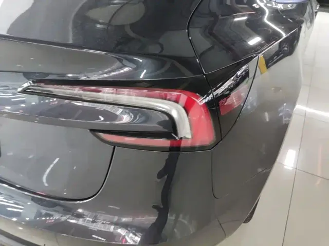 Tesla Model 3 — Фото автомобиля 7