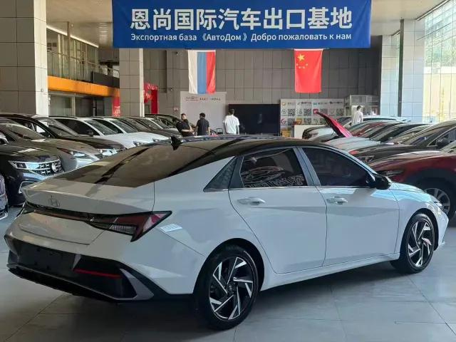 Hyundai Elantra — Фото автомобиля 6