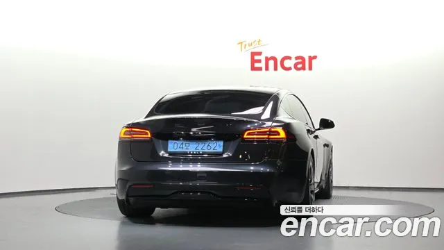 Tesla Model S — Фото автомобиля 4
