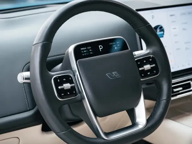 Li Auto L8 — Фото автомобиля 17
