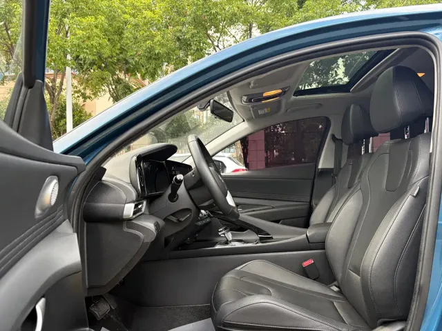 Hyundai Elantra — Фото автомобиля 6