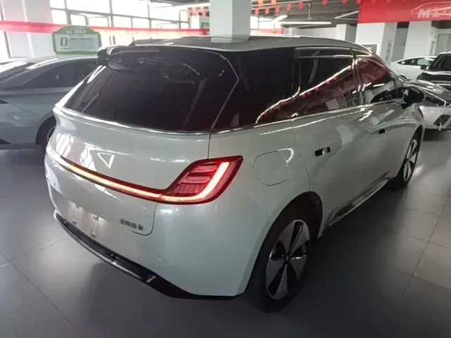 Baojun Cloud — Фото автомобиля 6