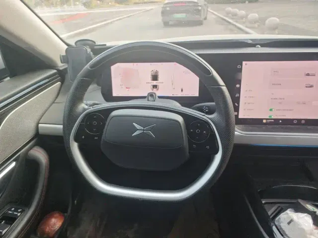 Xpeng P7 — Фото автомобиля 6
