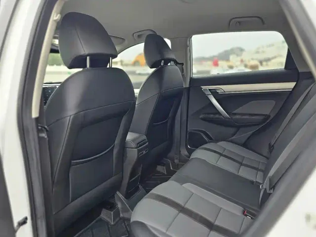 Geely Binyue — Фото автомобиля 8