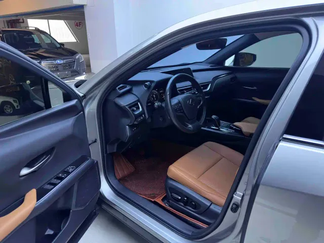 Lexus UX — Фото автомобиля 10