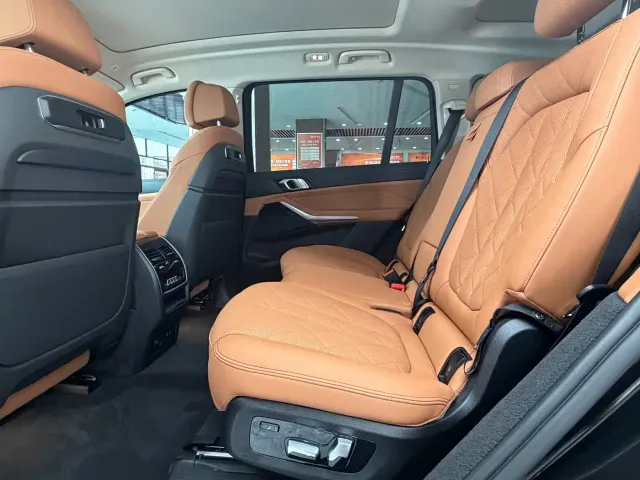 BMW X7 — Фото автомобиля 14