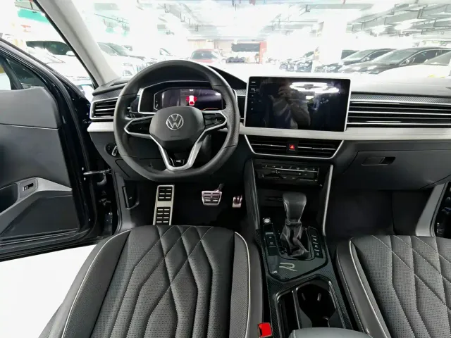 Volkswagen Tiguan L — Фото автомобиля 8