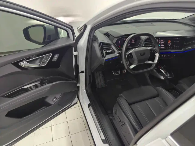 Audi Q4 e-tron — Фото автомобиля 10