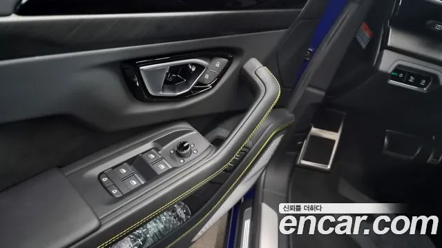 Lamborghini Urus — Фото автомобиля 13