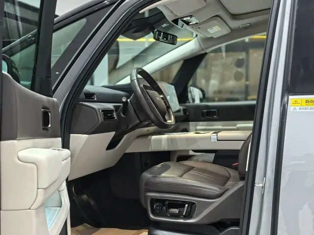Li Auto MEGA — Фото автомобиля 7