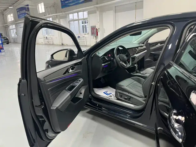 Volkswagen Passat — Фото автомобиля 10