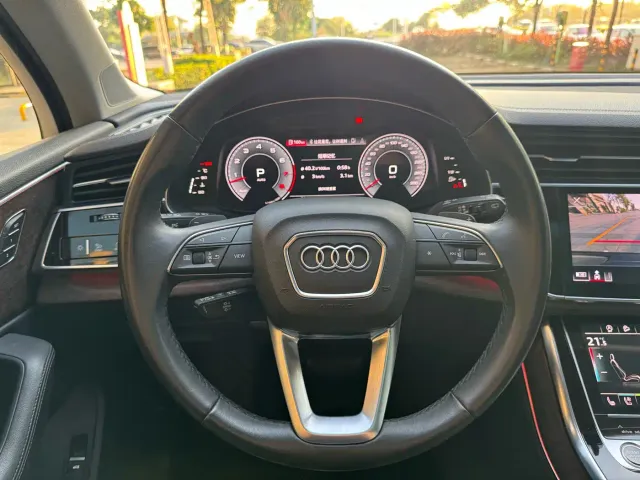 Audi Q7 — Фото автомобиля 6