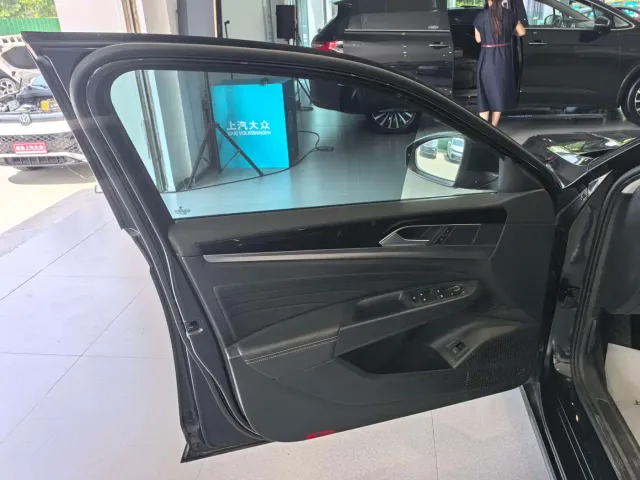 Volkswagen Passat — Фото автомобиля 6