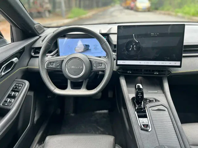 Lynk & Co 03 — Фото автомобиля 19