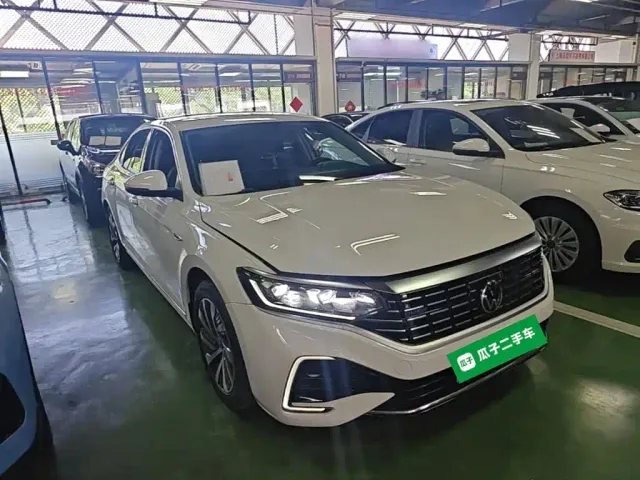 Volkswagen Passat — Фото автомобиля 3