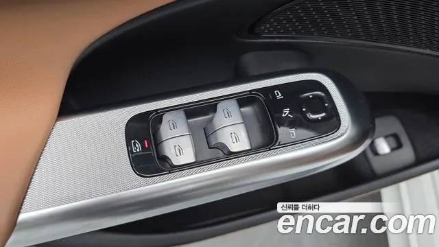 Mercedes-Benz E-Class — Фото автомобиля 26