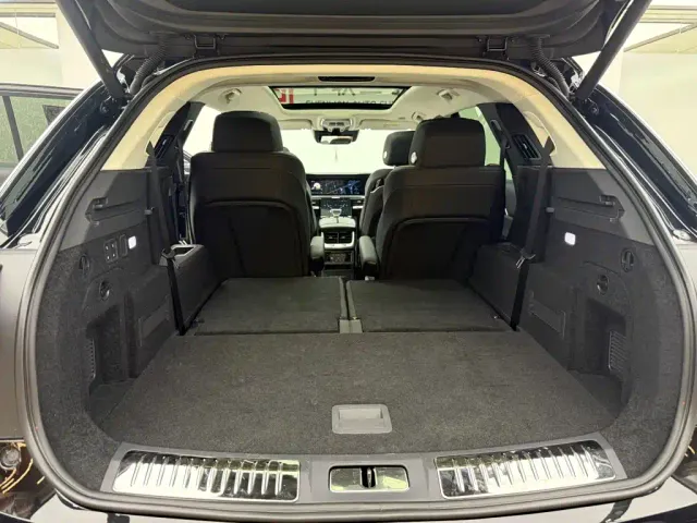 Hongqi E-HS9 — Фото автомобиля 6