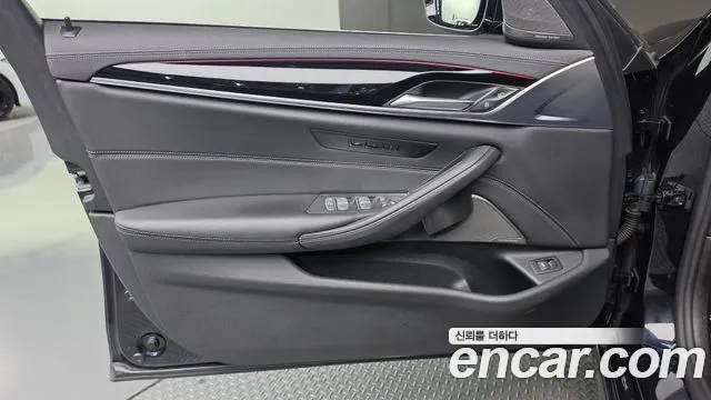 BMW 5 Series G30 — Фото автомобиля 13