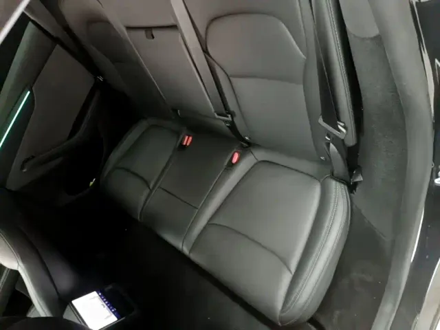 Tesla Model Y — Фото автомобиля 16