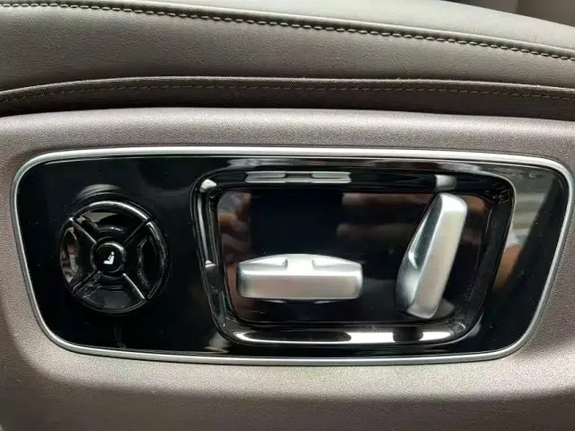 Li Auto L9 — Фото автомобиля 10
