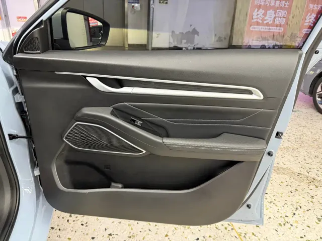 Geely Emgrand — Фото автомобиля 14