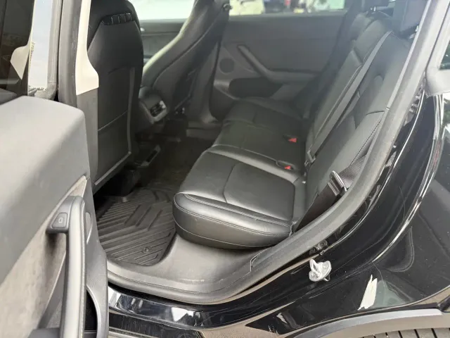 Tesla Model Y — Фото автомобиля 7