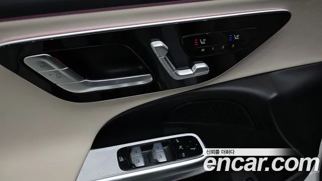 Mercedes-Benz E-Class — Фото автомобиля 25