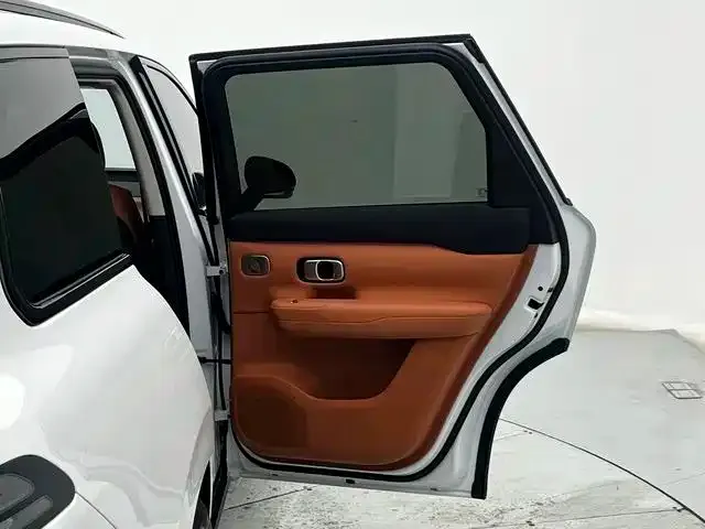Leapmotor C16 — Фото автомобиля 12