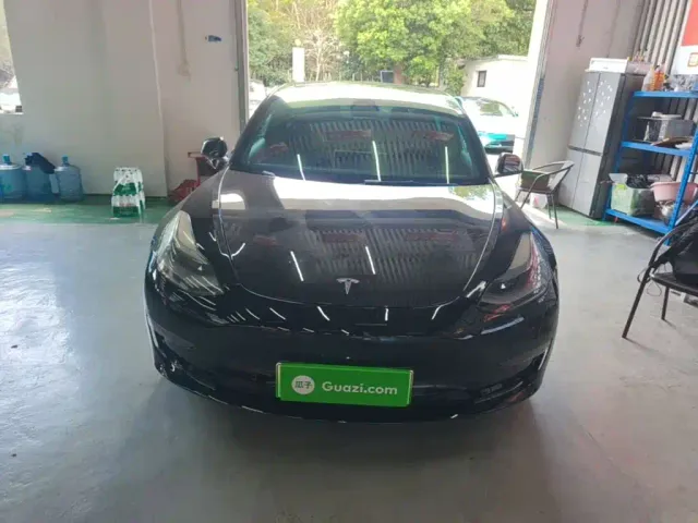Tesla Model 3 — Фото автомобиля 2