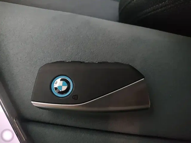 BMW iX — Фото автомобиля 10