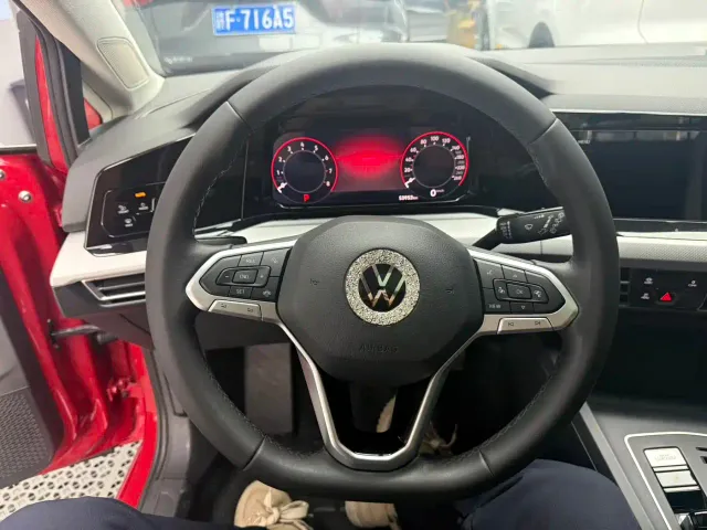 Volkswagen Golf — Фото автомобиля 9