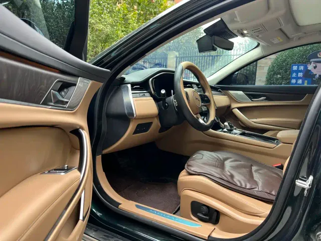 Jaguar XFL — Фото автомобиля 4