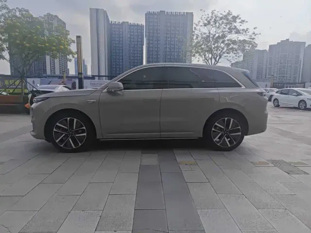 Li Auto L6 — Фото автомобиля 2