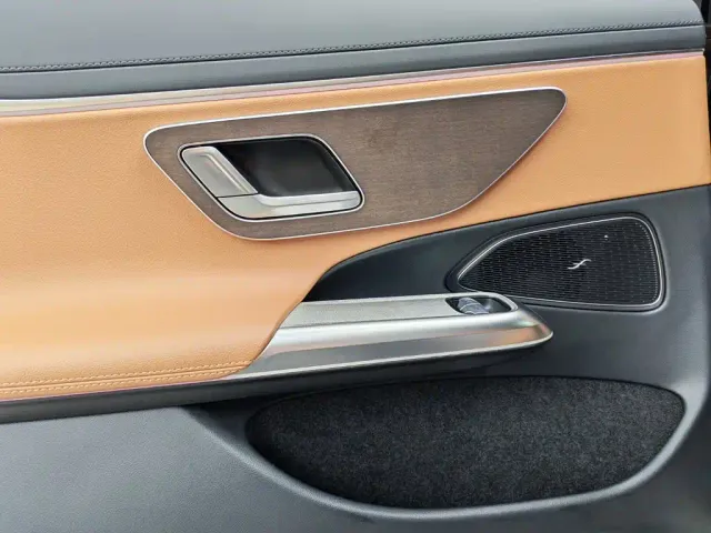 Mercedes-Benz E-Class — Фото автомобиля 14