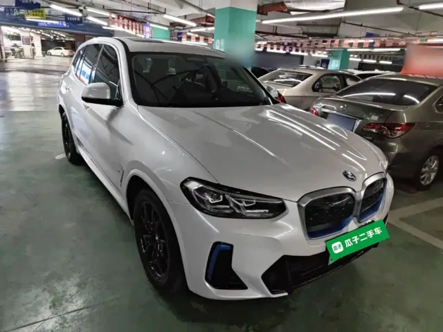 BMW iX3 — Фото автомобиля 3