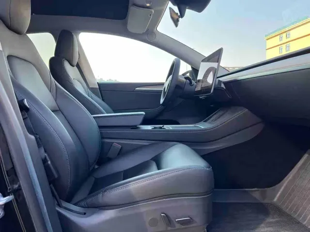 Tesla Model Y — Фото автомобиля 18