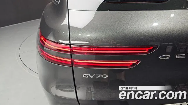 Genesis GV70 2.5T Бензин AWD — Фото автомобиля 6