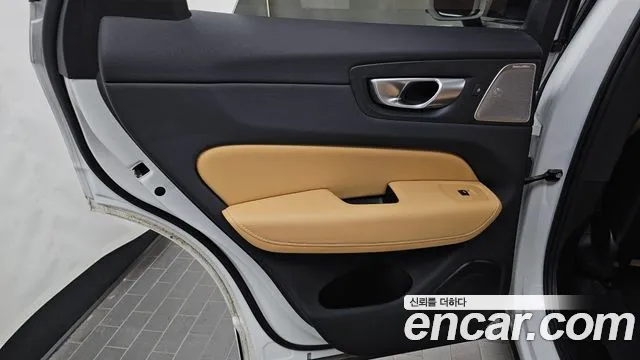 Volvo XC60 2nd Gen — Фото автомобиля 14