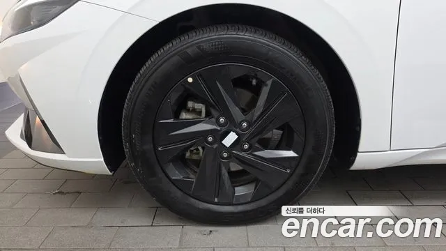 Hyundai Avante CN7 — Фото автомобиля 5